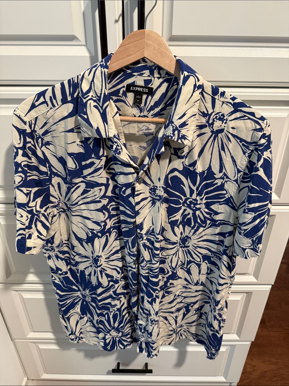 Express Men’s Blue and White Floral Short Sleeve Button-Down Shirt